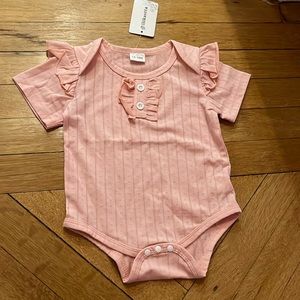 NWT Girls Size 12-18M Nilikastta Onesie